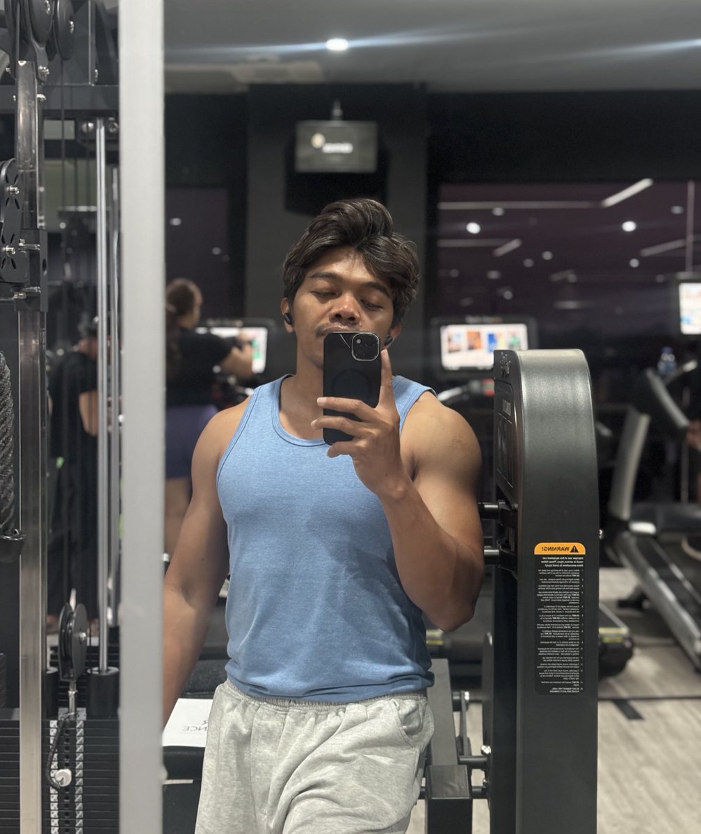 maswik_'s tweet image. Kayaknya sunset di luar bagus pas tadi lagi ngegym