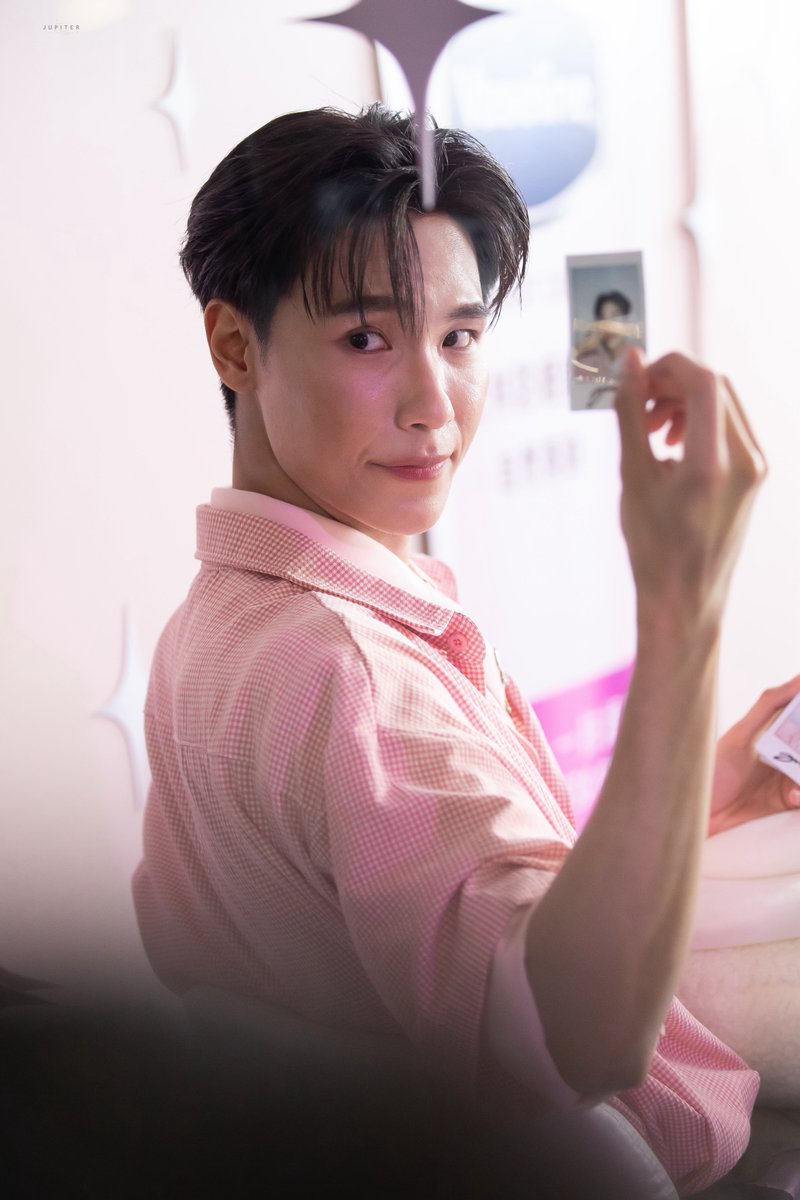 jrr_juupiter's tweet photo. รูปหนักกี่โล 😕

JUNIOR WITH VASELINE POPUP

#VaselineRadiantxJunior
#junniorrs @jnnrrs : ◡̈ 𓂃𓈒 ꙳ https://t.co/GcetKsdCIT