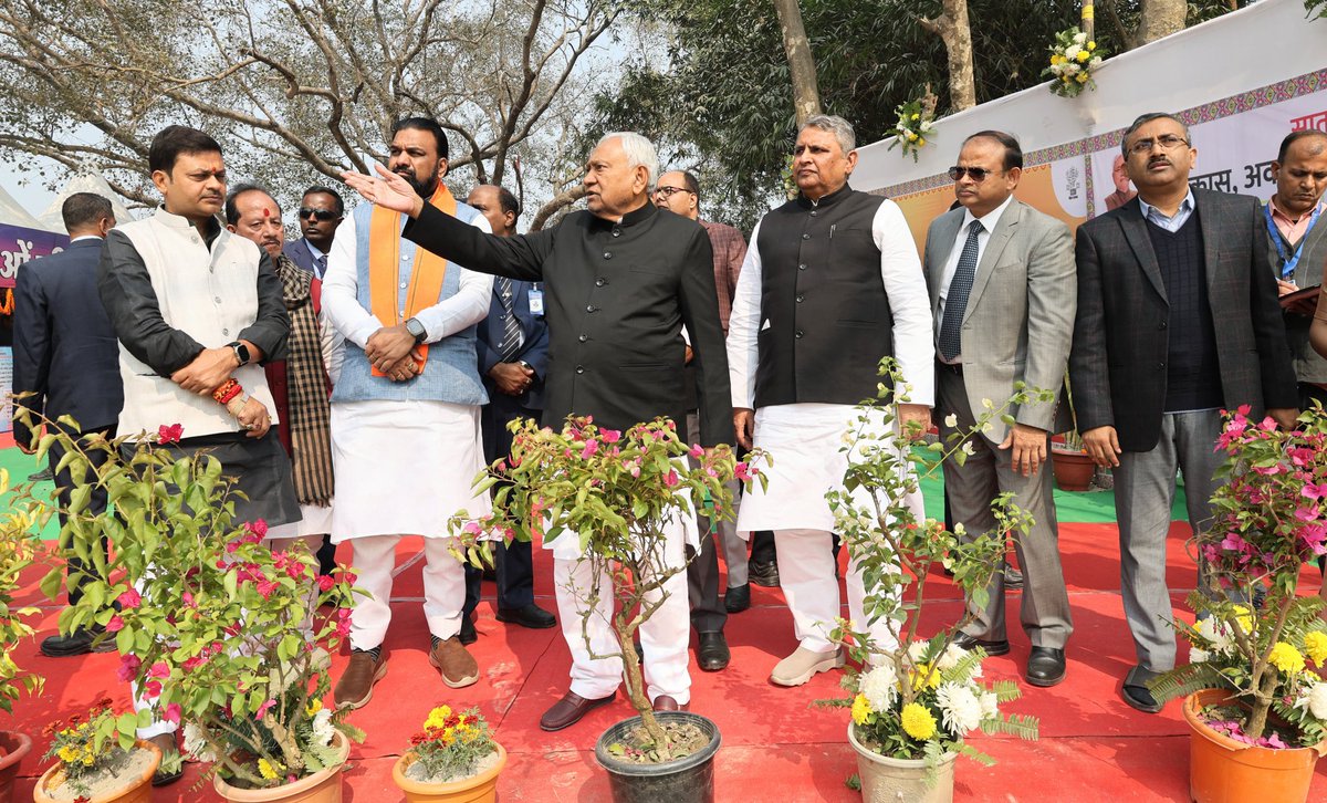 आज माननीय मुख्यमंत्री श्री नीतीश कुमार जी के नेतृत्व में आयोजित 'समृद्ध यात्रा' के दौरान वैशाली की पावन धरती महुआ में विकास की नई ऊर्जा का संचार हुआ। मुख्यमंत्री जी के साथ विभिन्न विकास परियोजनाओं का साक्षी बनना मेरे लिए अत्यंत गौरवपूर्ण रहा।

आज के मुख्य पड़ाव:
✅ वाया नदी