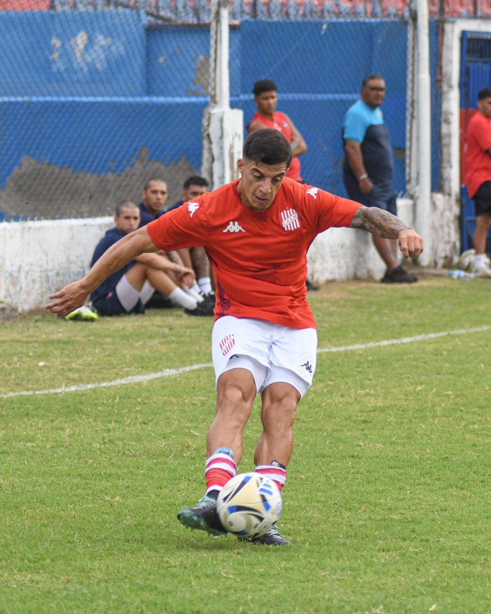 🔴⚪️ #Amistoso

Comenzó el primer encuentro de la mañana. En el Estadio Jiya Miranda, San Martín enfrenta a Güemes.

📋 El Santo forma con: 

Darío Sand; Elías López, Nicolás Ferreyra, Ezequiel Parnisari, Nahuel Gallardo; Jorge Juárez, Santiago Briñone, Matías García; Gonzalo