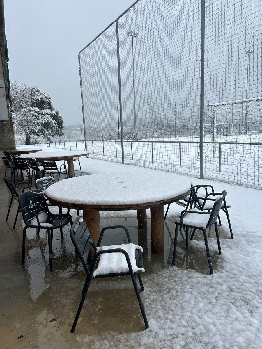 ❄️🌨️🥶El Muçol i Coll de Mosca tenyits de blanc!

‼️Tots els partits que s'havien de disputar durant el dia d'avui han quedat suspesos per la nevada‼️
#100preBlaus