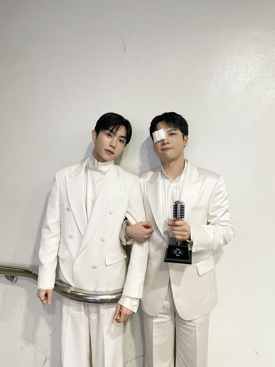 Libelante_twt's tweet photo. [#김지훈 #진원]
불후의 명곡 – 아티스트 유열 편

진지맛집🏆
어느 날 문득🩵🦦🐈‍⬛🩵

#Libelante #리베란테
#김지훈 #진원 #KimJiHoon #JinWon https://t.co/iWIF7vUFqY