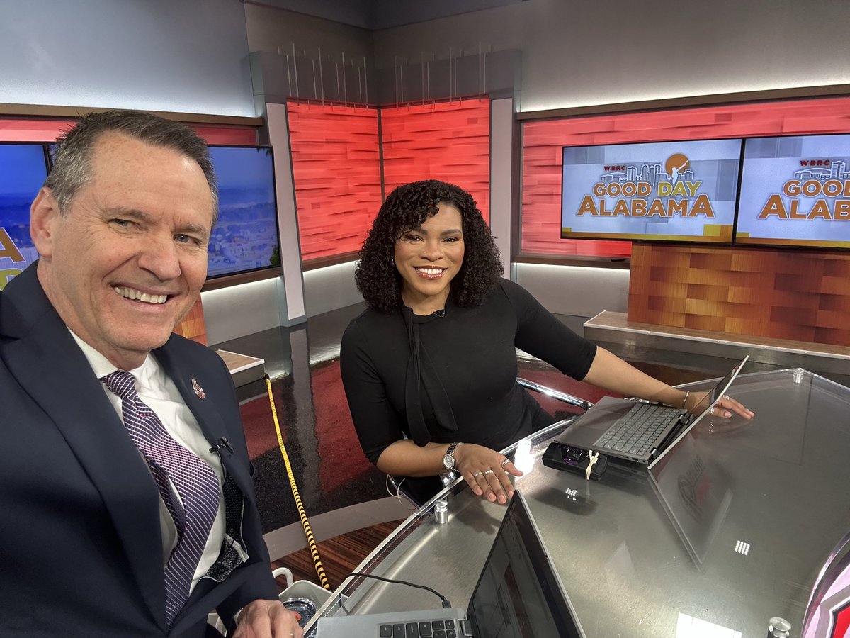 SheldonWBRC's tweet image. Working a First Alert Weather Day on WBRC Saturday Morning with Aajene Robinson.  Tune us in until 8 o’clock:)