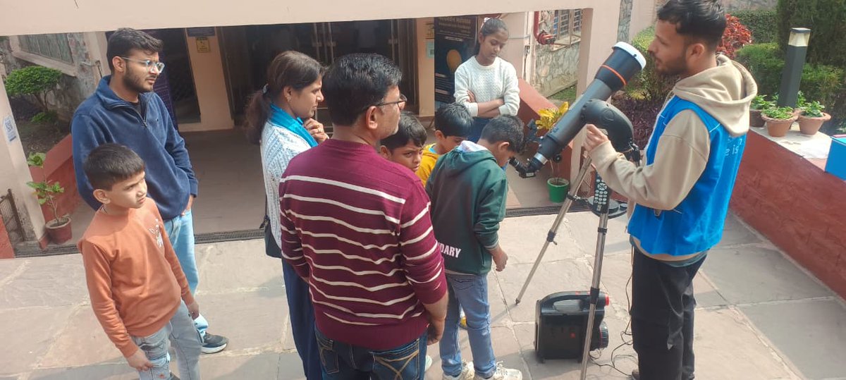 rscbhopal's tweet photo. सूर्य धब्बों का दूरबीन द्वारा सुरक्षित अवलोकन
दिनांक: 24/01/26
Safe telescopic observation of Sun spots
Date: 24/01/26

@MinOfCultureGoI 
@ncsmgoi 
@NSCMumbai 
@gssjodhpur 
@Rao_InderjitS 
@PIB_India 

#skyobservationprogram
#ExploreTheUniverse
#space
#mystery https://t.co/8BqK0AMsDz