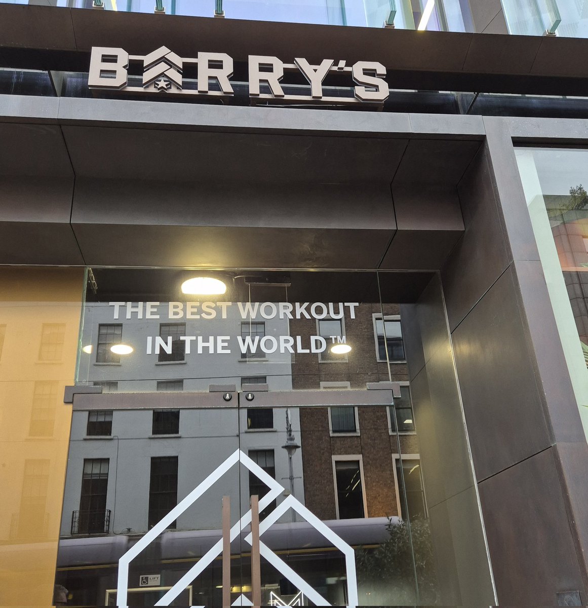 DLRWaves tweet media