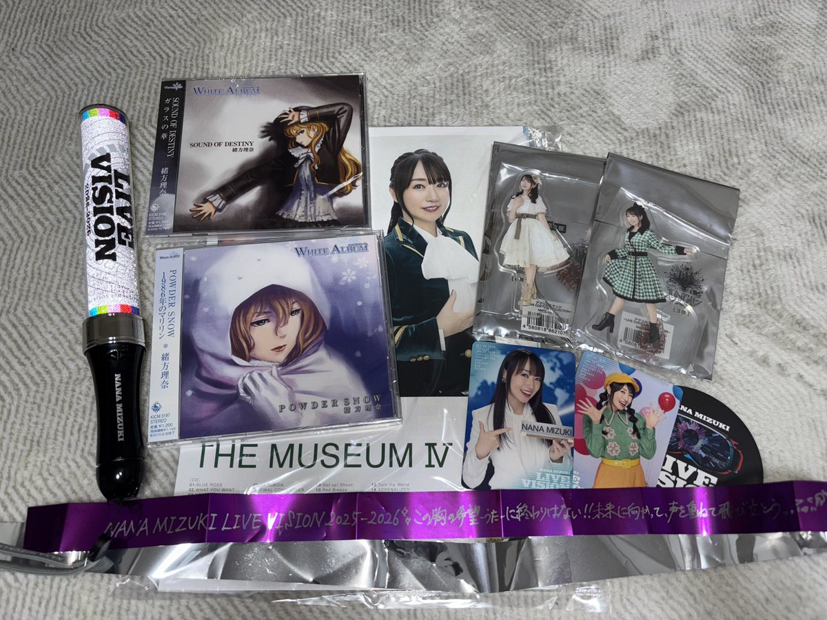 アリーナの友たちから銀テープもらった感謝