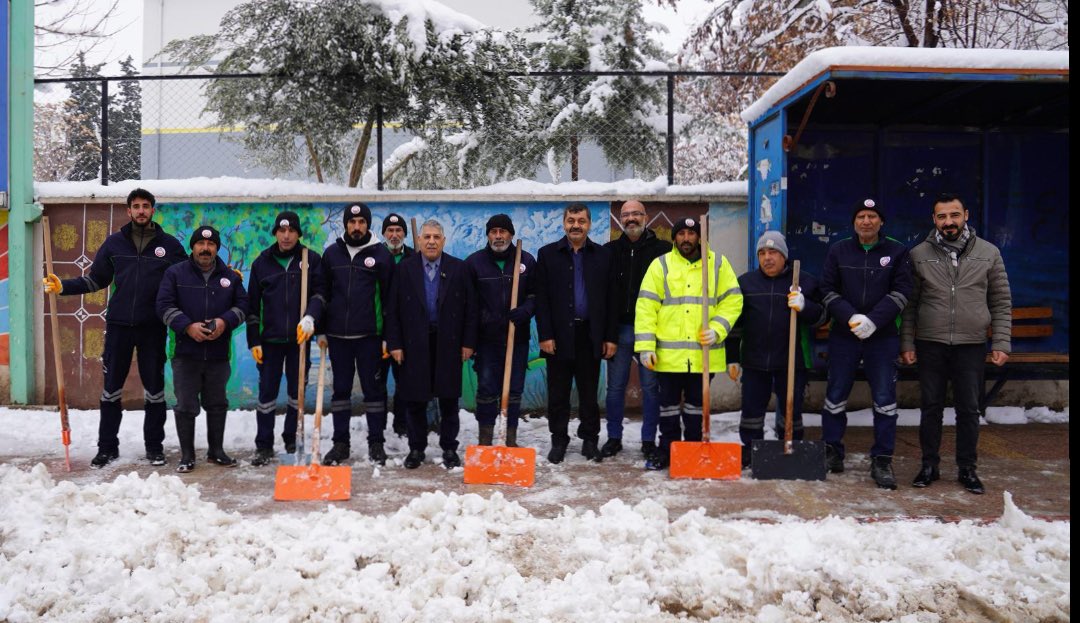 Oğuzeli belediyesi Temizlik işleri müdürlüğünde çalışan personelin çalışma arkadaşlarına anlamlı mesajı.