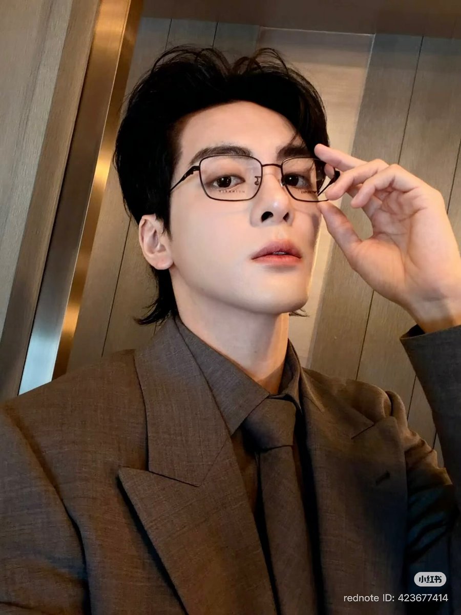 zsxarchives's tweet image. 2026.01.24 #ZengShunxi Xiaohongshu Update

Joe’s sztd 🕶️

Work 🔜 off work
Home 🔜 sleep

#JosephZeng #曾舜晞
