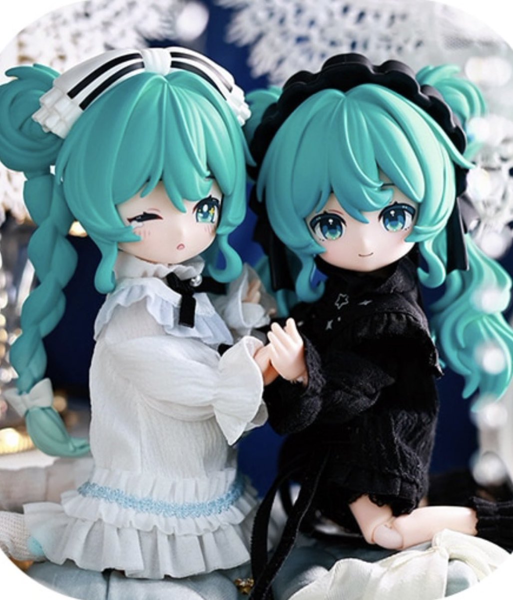 BLOKEESのドールミクさん気になるんだけど、顔があやしいんだよな〜……

黒い服のミクさんが顔1番良さそう😊