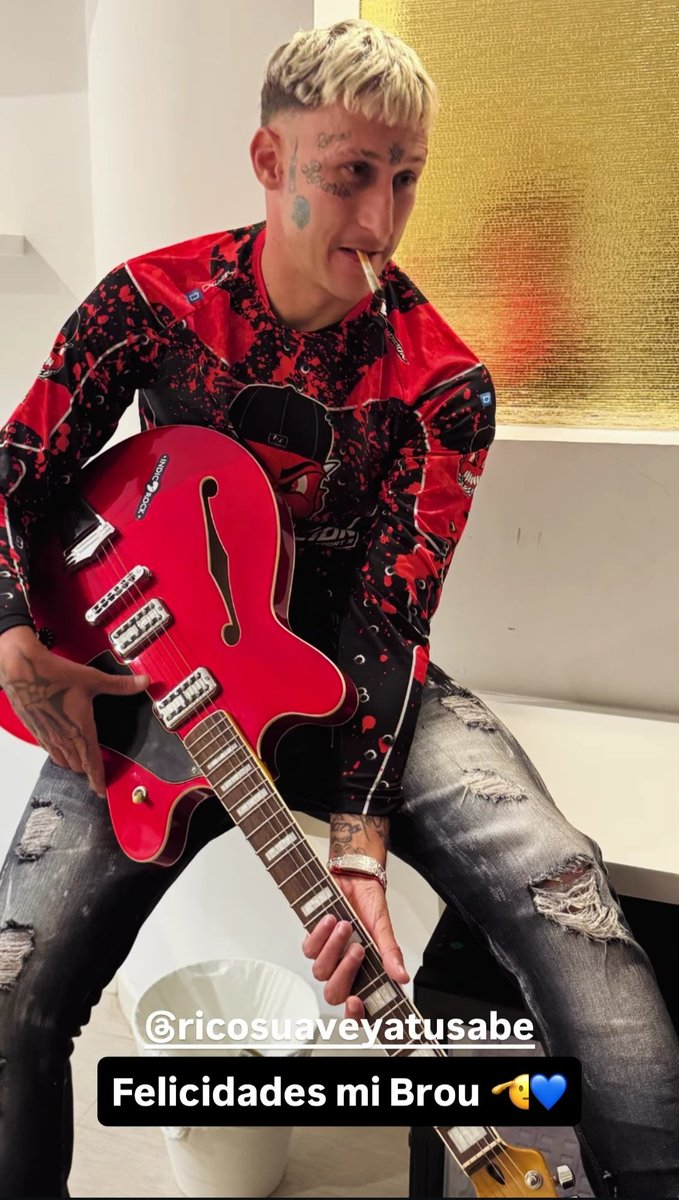 Cuando crezca le diré a mis hijos ke este era Jimi Hendrix  😍