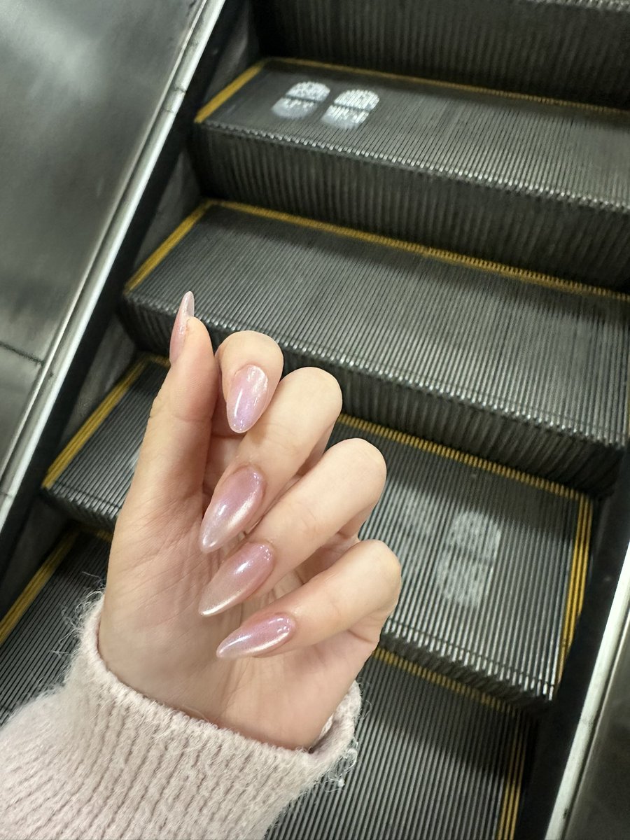 sh_oats's tweet image. 블루레이디를 모십니다!!
사진들은 저를 소개하는 4장입니다🤍

일상/네일/공부/주식 등을 다룹니다
20일이 넘도록 500팔을 못 채웠어요
도와주시랍쇼🙏🏻😭

모두들 행복하세여🤍
이 세상 모두 존중함. 혐오 없음(어차피 내 인생 아님)