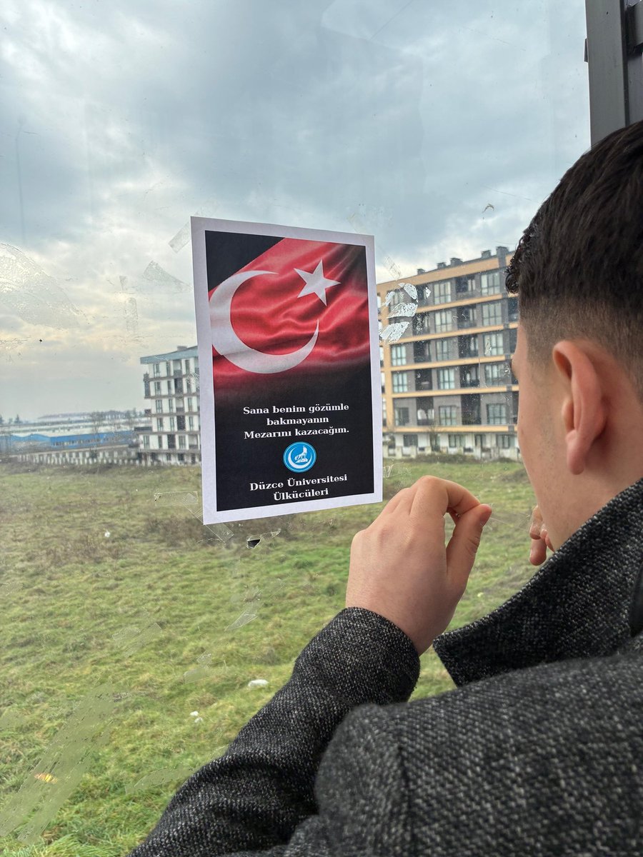 du_ulkuculeri's tweet photo. Aziz Türk milletimizin simgesi Ayyıldız Bayrağımızı üniversite yerleşkesinde ki esnaflarımıza dağıttık ve akabinde bildiri çalışması yaptık. 🇹🇷 https://t.co/rHgJWBx6lN