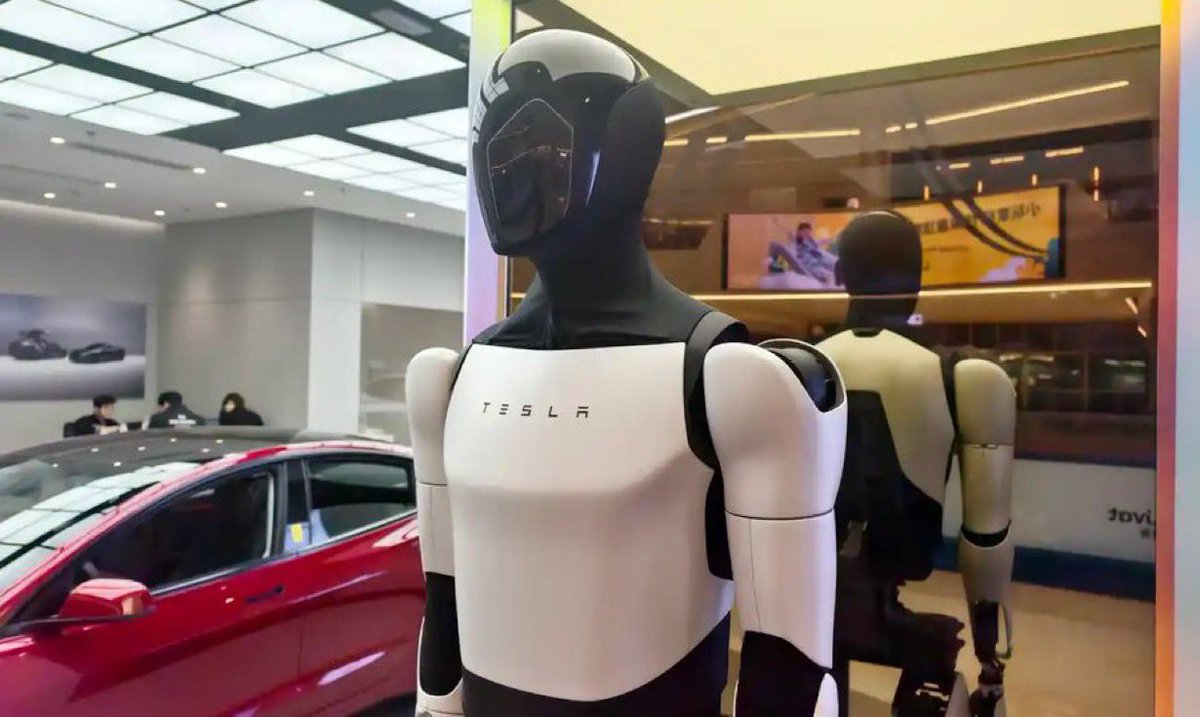 🚀 突发｜特斯拉在奥斯汀启动 Optimus 机器人训练 实际执行基本任务 员工已接获部署通知 🚀

特斯拉正式宣布其类人机器人 Optimus 的训练与部署将从加州弗里蒙特工厂扩展至德州奥斯汀工厂，这是迄今为止该项目首次在弗里蒙特之外实现生产线实地作业执行。

最新内部通知显示，奥斯汀工厂已开始对