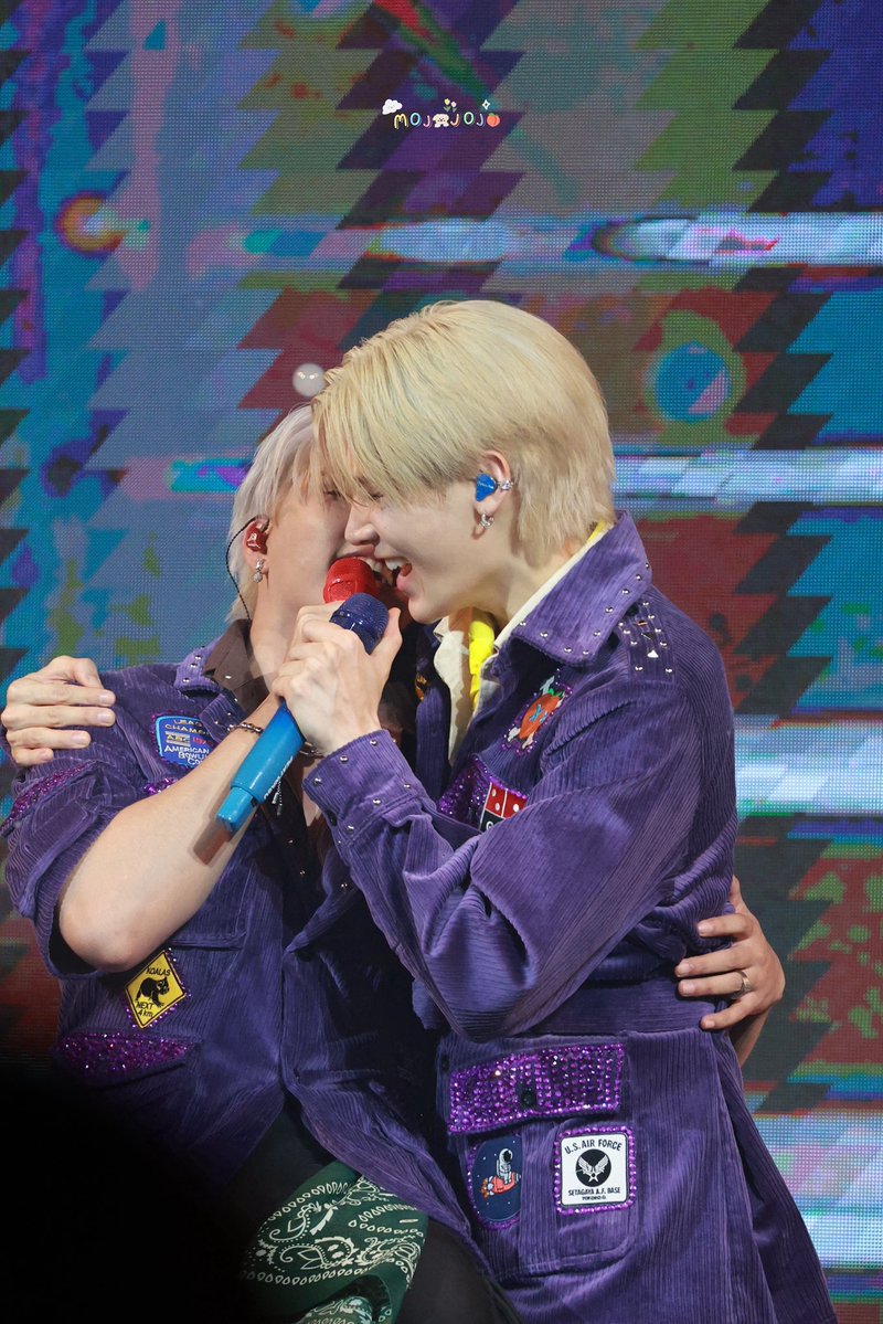 moj0joj0_'s tweet image. infront of almost 600 over people 🤭

— @peatwasu @fort_fts 
PEATCHY WITH PEAT
#PEATCHYDAY