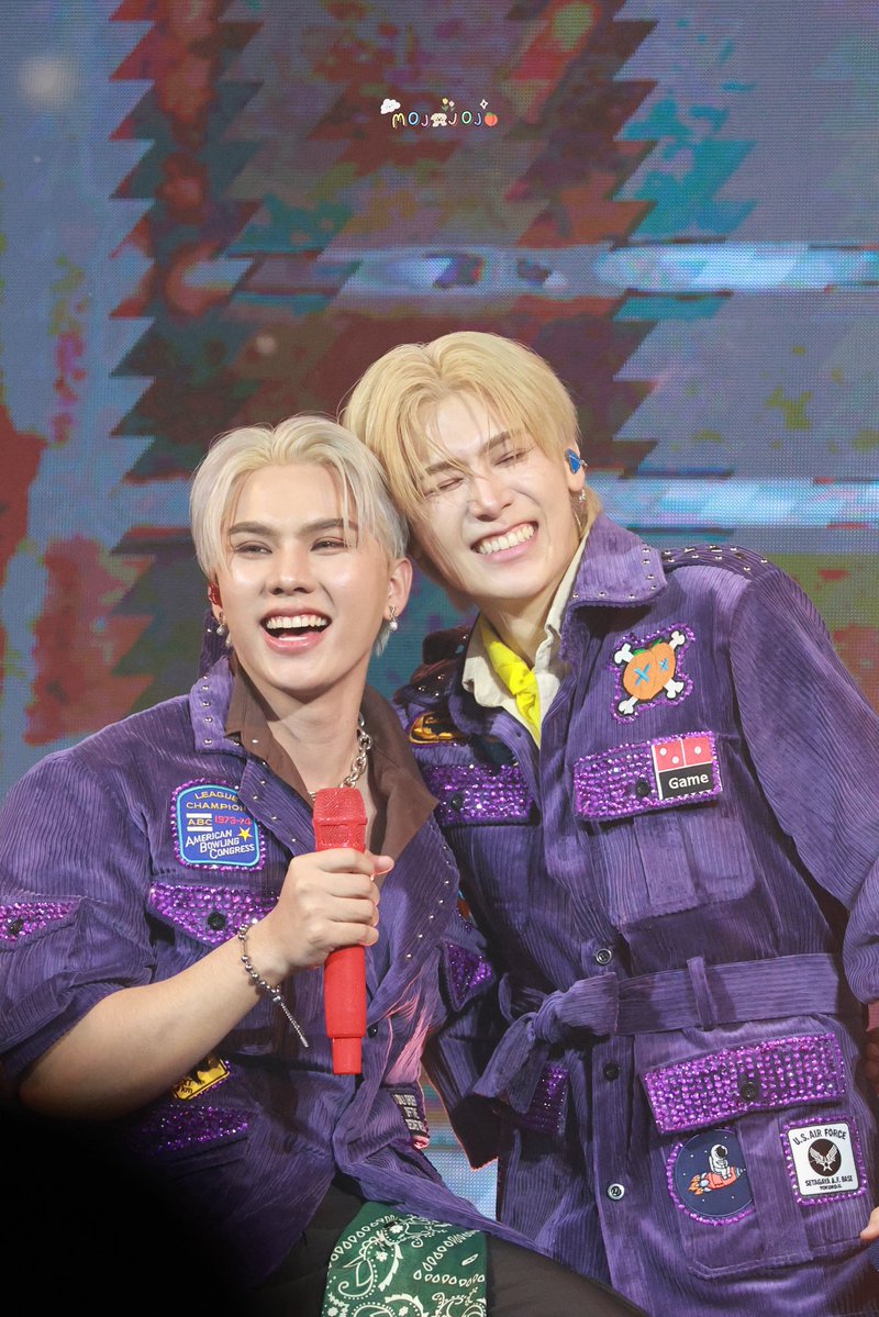 moj0joj0_'s tweet image. infront of almost 600 over people 🤭

— @peatwasu @fort_fts 
PEATCHY WITH PEAT
#PEATCHYDAY