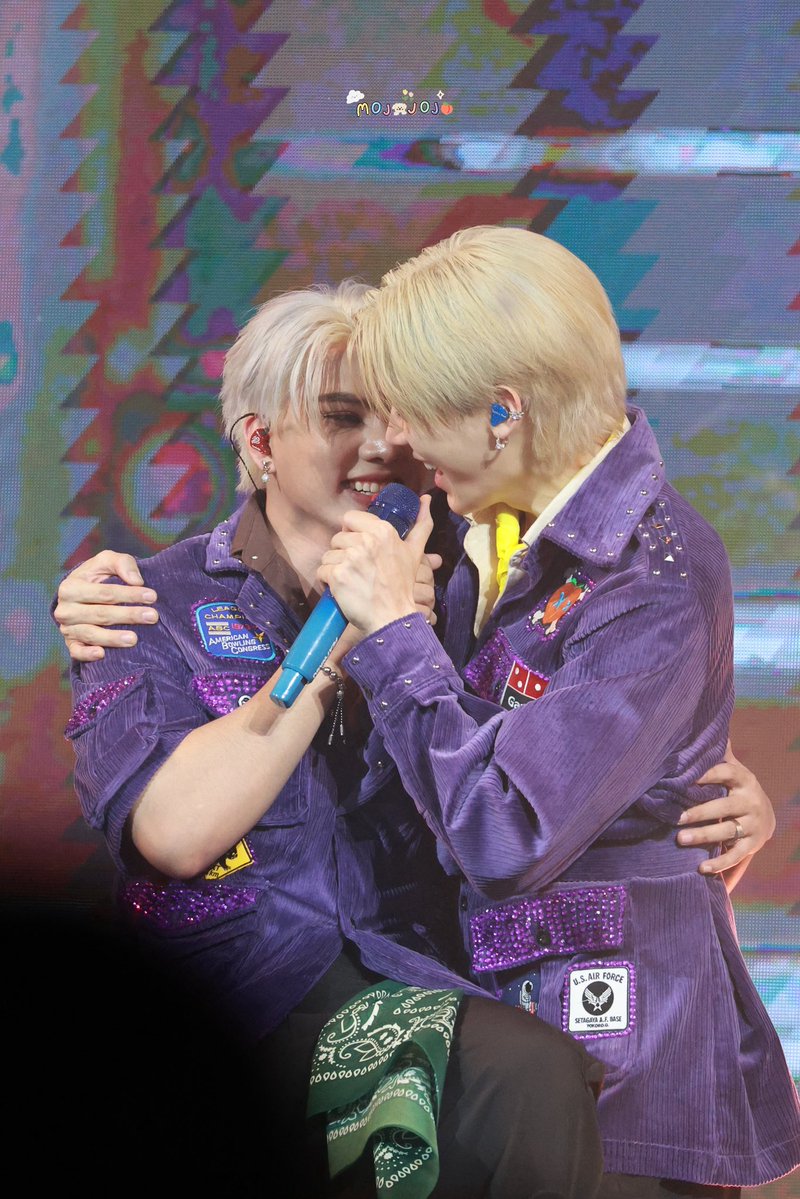 moj0joj0_'s tweet image. infront of almost 600 over people 🤭

— @peatwasu @fort_fts 
PEATCHY WITH PEAT
#PEATCHYDAY