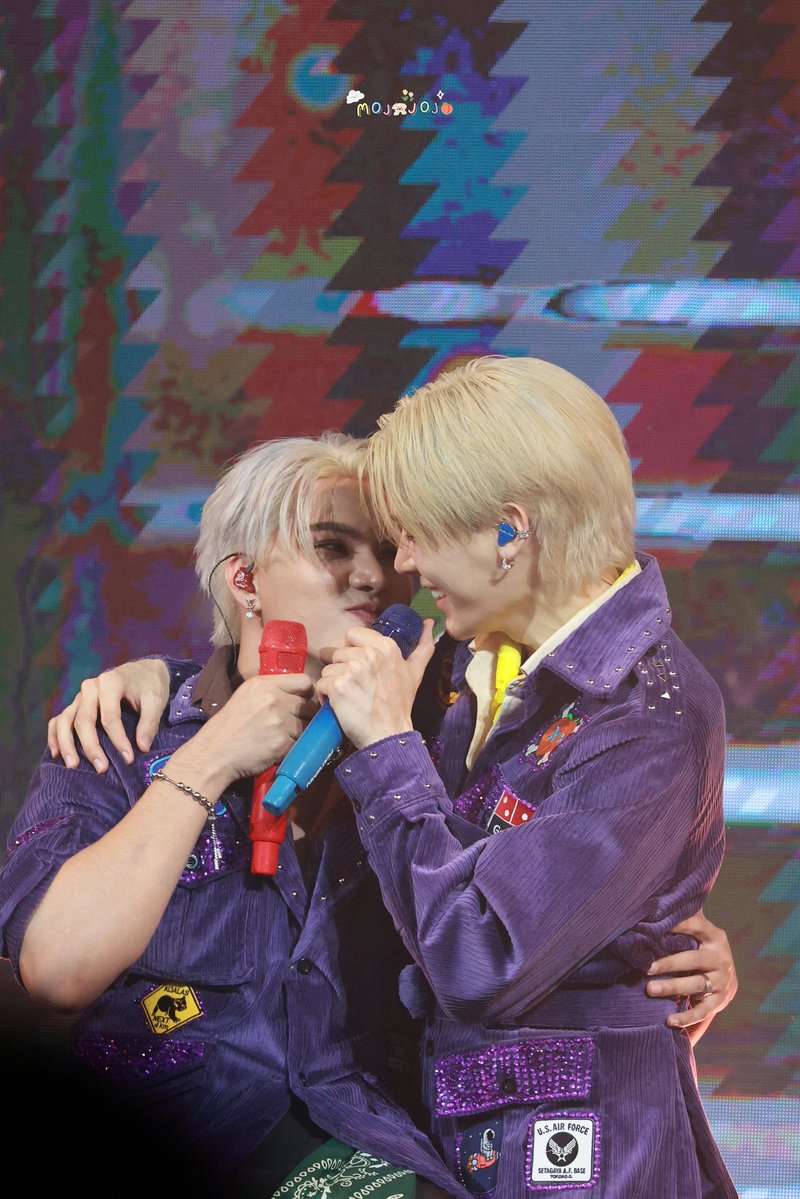 moj0joj0_'s tweet image. infront of almost 600 over people 🤭

— @peatwasu @fort_fts 
PEATCHY WITH PEAT
#PEATCHYDAY