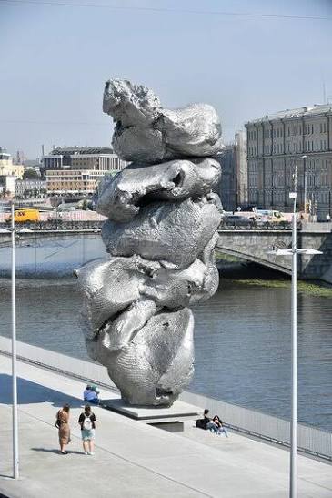 Busuka's tweet image. В большом формате эта работа потом долго в Москве стояла