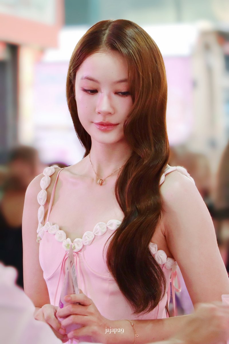 Jajap29_jpast's tweet image. พี่น้ำตาลสวยเกินไปไหม วันนี้สวยย หวาน คุญหญิง คุณนาย นางวรรณคดีมากกก 💖 @NamtanTipnaree 

[240125]
NAMTAN BRIGHT BEAUTY 
#VaselineRadiantxNamtan