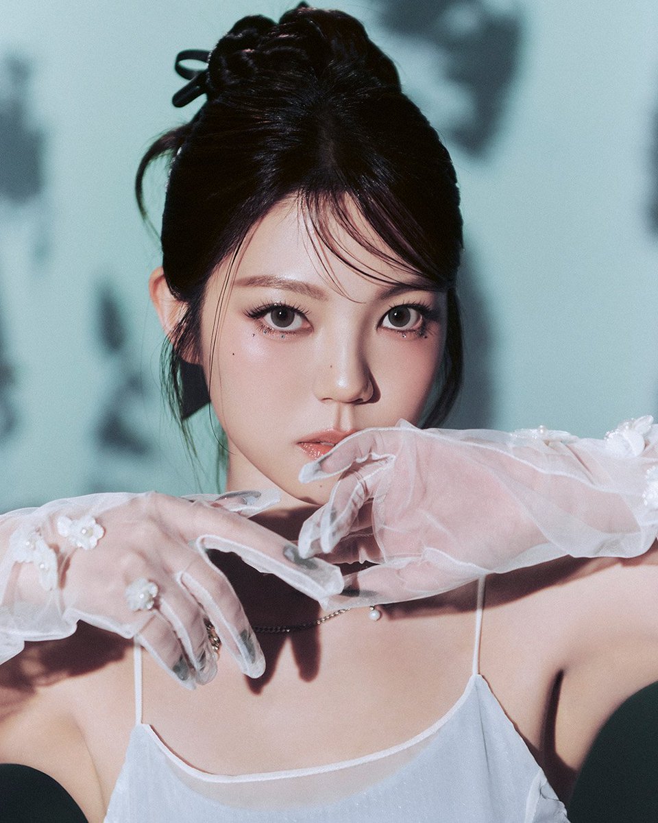 hanmixxpop's tweet image. omg dodree is getting recognized bit by bit T-T I LOVE TO SEE IT

PLS LISTEN TO THEIR DEBUT SONG