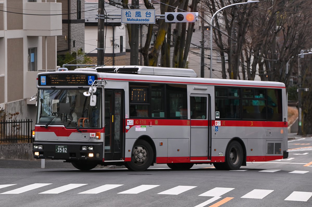 HU2PREA's tweet photo. 1/21
東急バス AO8718
横浜200か3982(PKG-RA274KAN)
昨年に新羽より転属してきて青葉台に復活した西工車でしたが先日除籍されてしまったようで😭
710~712号車の印象が強すぎてそこまでレアさを感じずカット少なめ…
何とか引退前日に撮影機会が🙇‍♂️
青葉台から再び西工顔が消滅となりました😇 https://t.co/ODg1PPaX4t