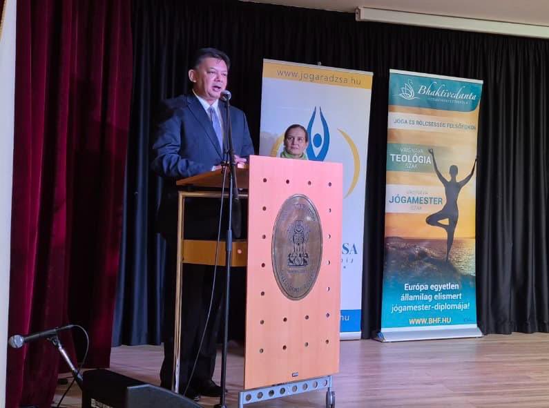 IndiaInHungary's tweet image. On the auspicious occasion of #BasantPanchami, Bhaktivedanta College organized a special program at the Amrita Sher-Gil Cultural Centre of the Embassy to announce the 8th edition of the YOGARAJA Award, which will be awarded on 21 June to coincide with the International Day of