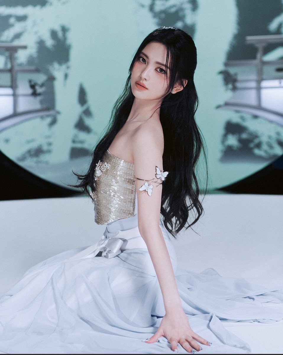 hanmixxpop's tweet image. omg dodree is getting recognized bit by bit T-T I LOVE TO SEE IT

PLS LISTEN TO THEIR DEBUT SONG