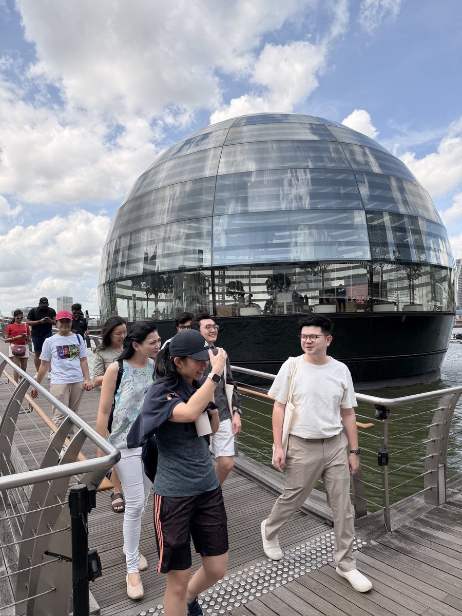 iOS Conf SG tweet media