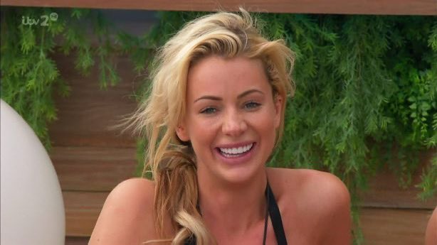 blueberrykushx0's tweet image. Soooo may I ask where was the same smoke from the islanders to these girls that Whitney got for ‘ standing her ground ‘????? I’ll wait…. #LoveIslandAllStars