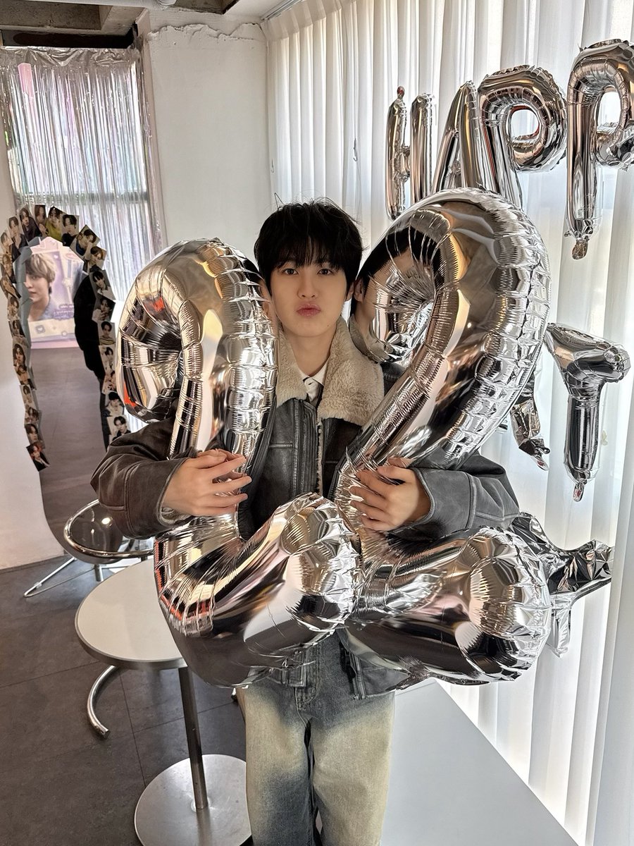 항상 곁에서 응원해줘서 고마워요! 오늘 받은 사랑 곱절로 돌려줄게😘

#EPEX #이펙스 #AYDEN #에이든
#눈처럼_맑은_에이든_생일축하해
#A_day_only_for_AYDEN