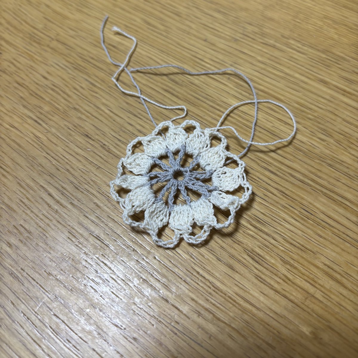 327Bell's tweet photo. 今度はストールに挑戦。
とりあえずこれを51個がノルマ。
完成までこぎつけるか？ https://t.co/kX5wZ0wFXo