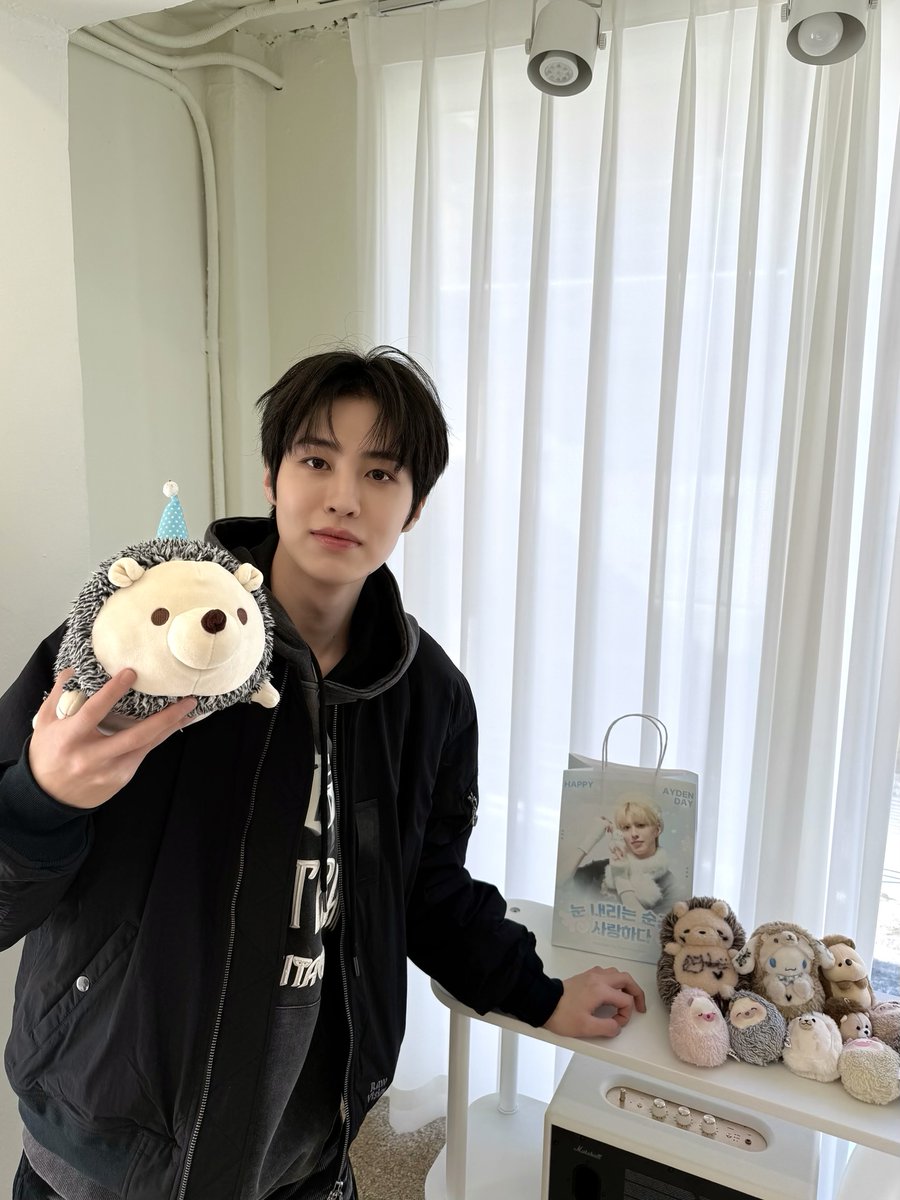 앞으로도 더 달려나가는 에이든 될게요! 제니스 고맙고 사랑합니다🥰🏃

#EPEX #이펙스 #AYDEN #에이든
#눈처럼_맑은_에이든_생일축하해
#A_day_only_for_AYDEN