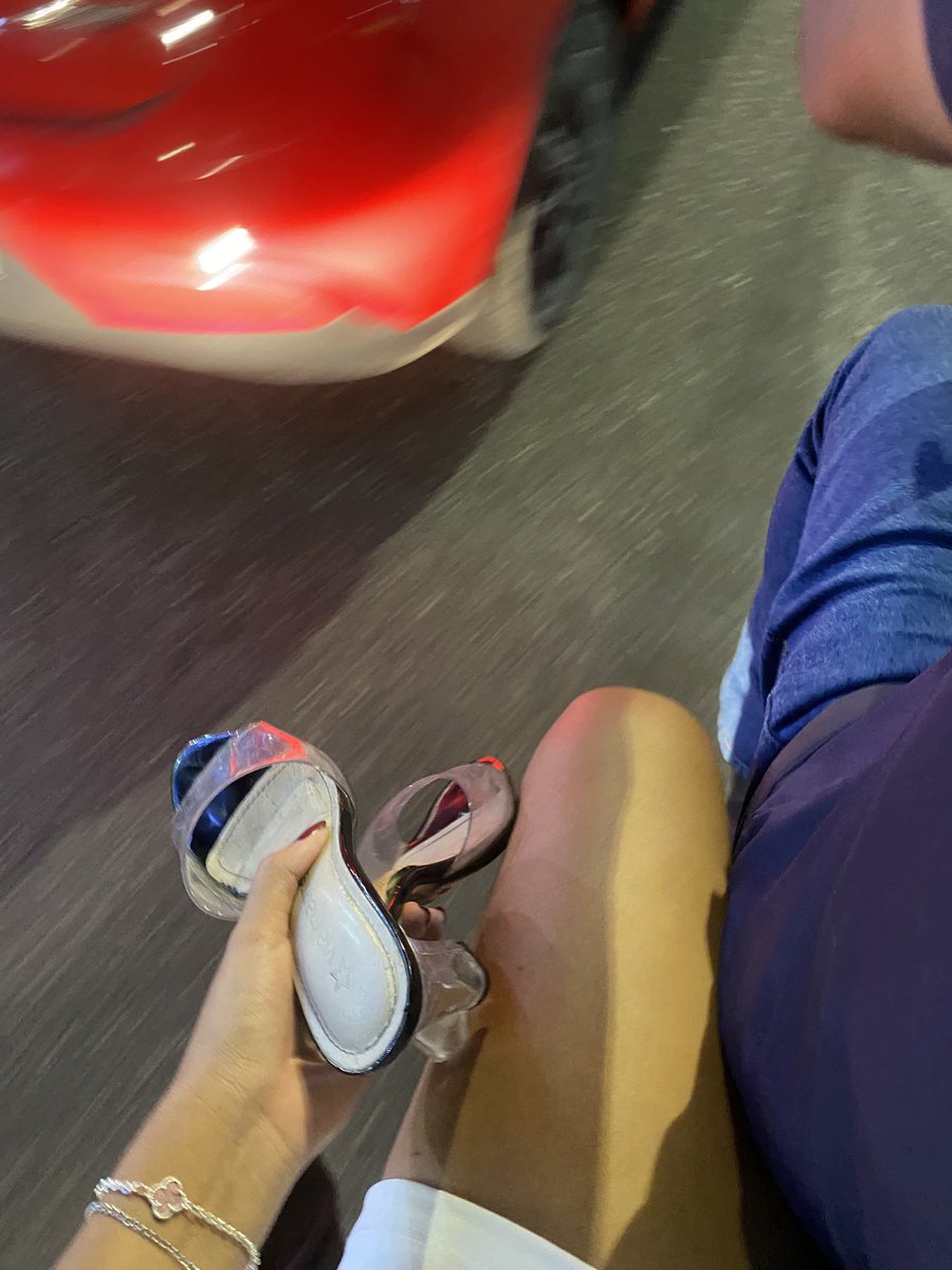 fatesuga's tweet image. plot eu fui e voltei ridiculamente bebada pra casa