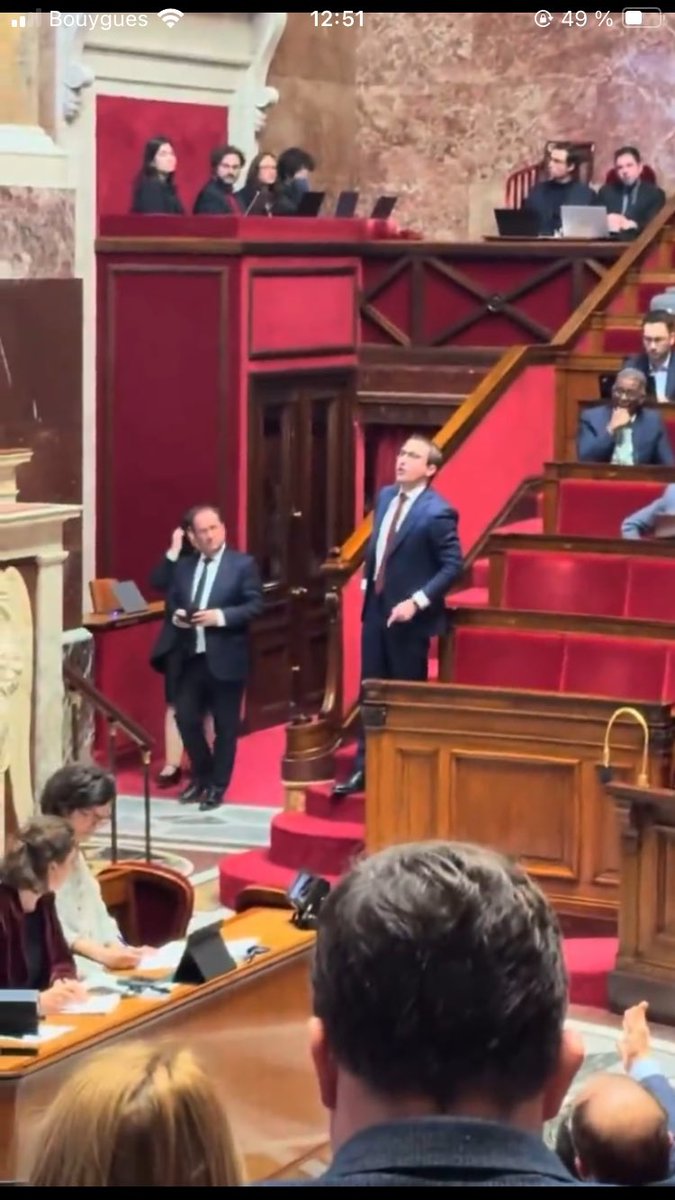 Ulysse8770's tweet photo. François Hollande vu en train de quitter l'hémicycle avant le vote du parlement sur les Frères Musulmans : Le coup de gueule de Pascal Praud. https://t.co/UHwJ80puTB