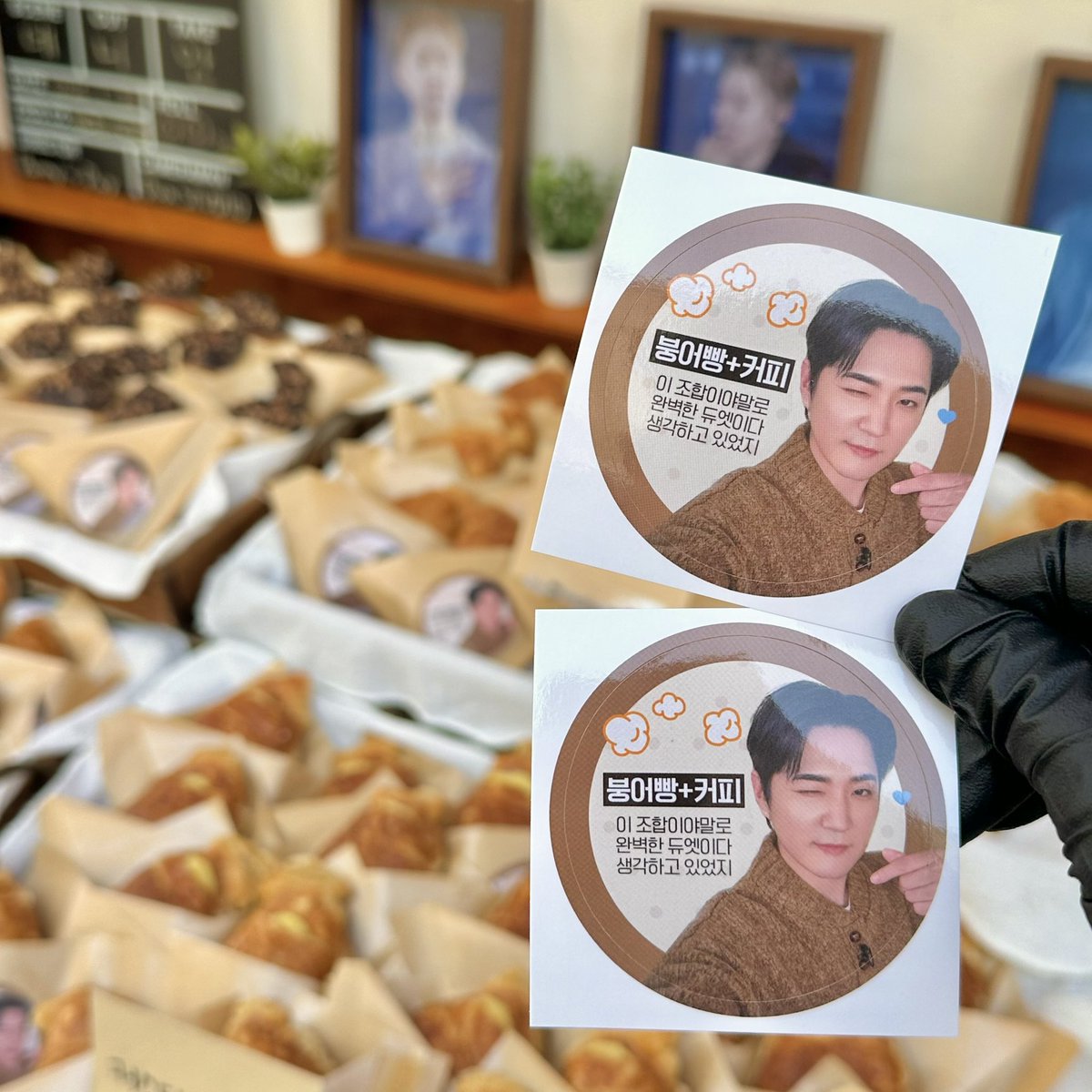 안데니 365일 잘생긴 거 축하해 웅웅-`♥´
- from.덴프 (<a href="/_DAdoubleNY/">낭♥️</a> <a href="/moonwind1125/">한량이 되고싶은 아리아</a>)