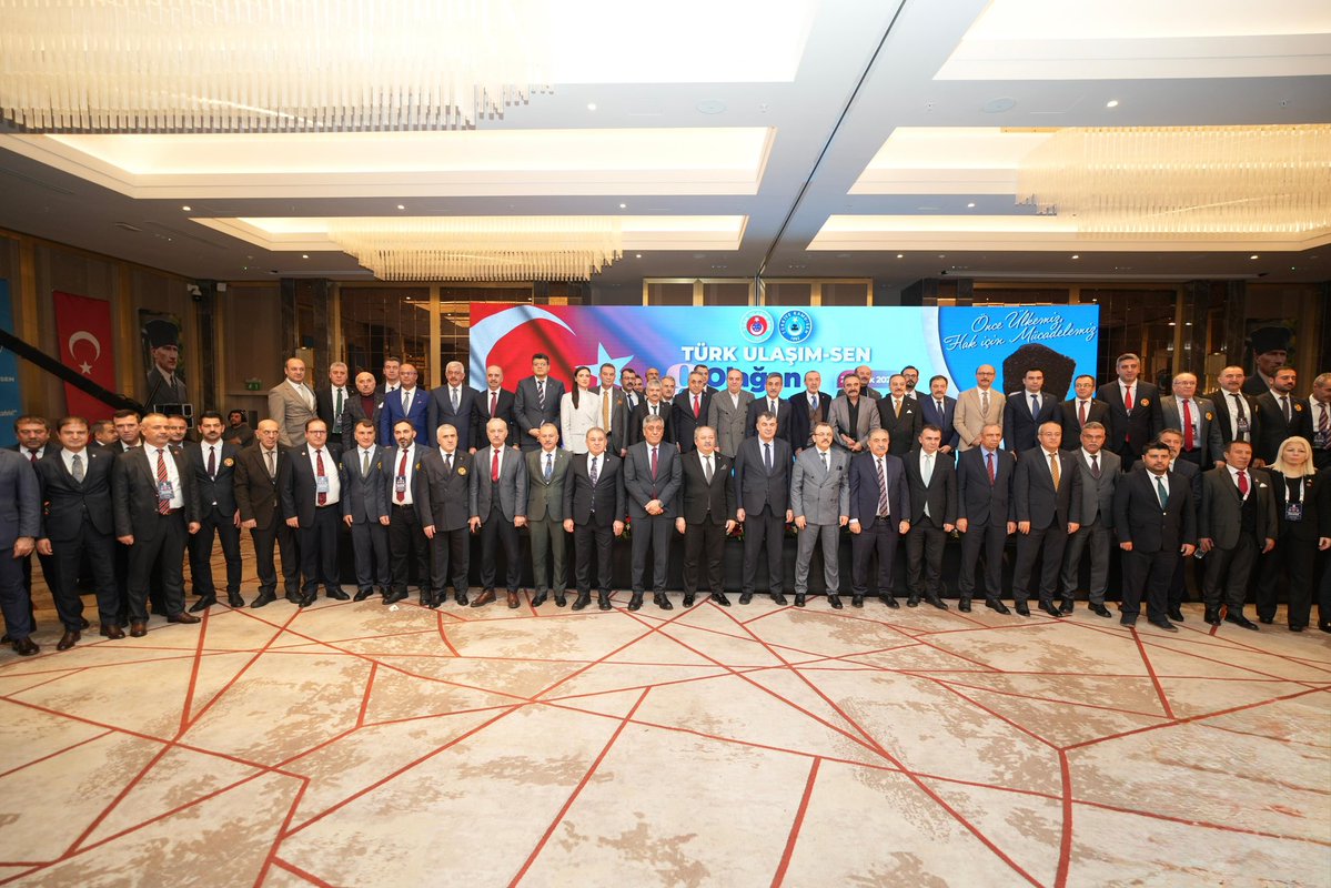 Türk memurunun haklı mücadelesini onurlu şekilde sürdüren sendikamız Türkiye Kamu Sen’e bağlı Türk Ulaşım Sen’in 8. Olağan Genel Kurulu’nda ülkemizin en stratejik kurumlarında görev yapan kardeşlerimizle buluştuk. 
Karadan denize ve dahi uzaya kadar müstesna çalışmalar yapan