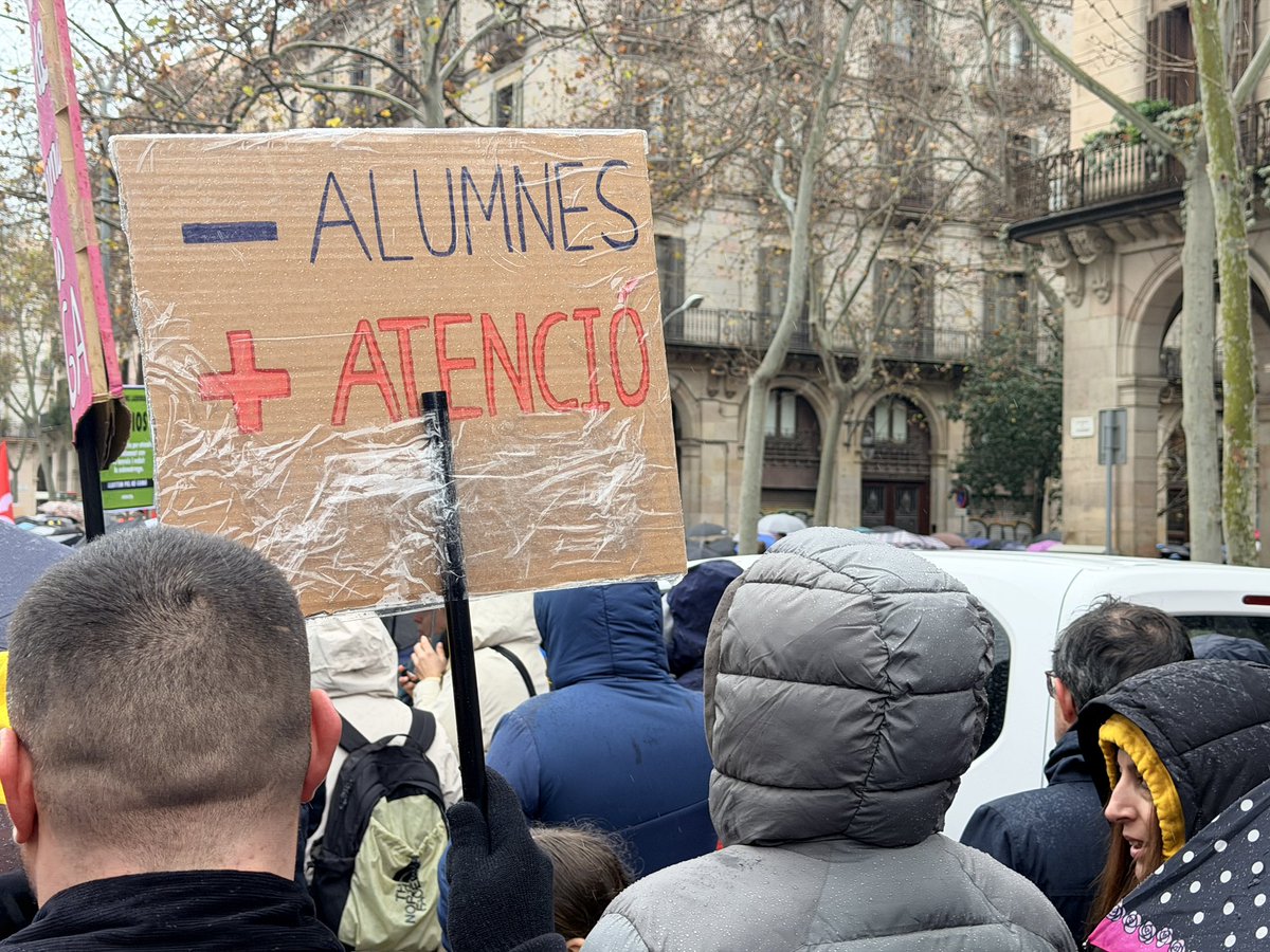 cupnacional's tweet photo. Per una escola democràtica, inclusiva i en català

Avui sortim al carrer amb la comunitat educativa que reclama que només una millora de l’educació pública i de la qualitat és garantia de justícia social i de pervivència del català https://t.co/33VuI4T1IJ