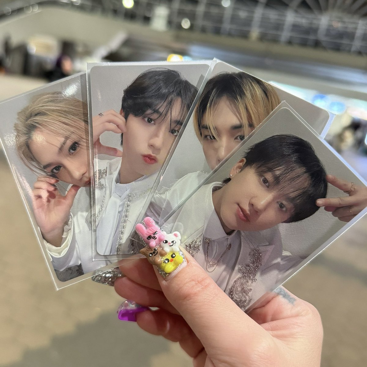 jm_a_thv's tweet photo. 🐷🥟🐥のハイタッチと出待ち会💟

会えたの本国コン以来やし🐿当たらん
かったから出待ち当たって嬉しい🥲

みんな手握ってくれてぶんぶんした🫶

爪気づいてくれてた🩷💜🧡💛 https://t.co/Gr9LKgXjbt