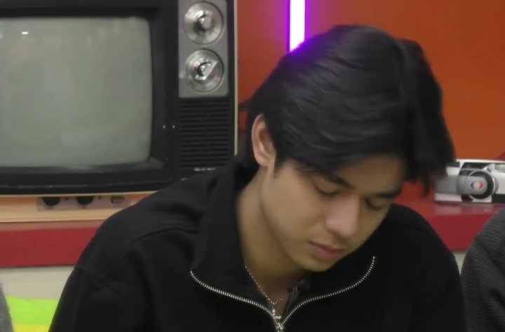 krizzelebora_'s tweet image. hindi ka basta wildcard lang macocoy, wildcard ka kase may purpose kung bakit ka nandiyan ulit. kita sa mukha mo yung takot at sakit pero laban lang macocoy. lumaban ka dyan sa loob at ganon din kami ilalaban ka din namin hanggang dulo. mahal ka namin!