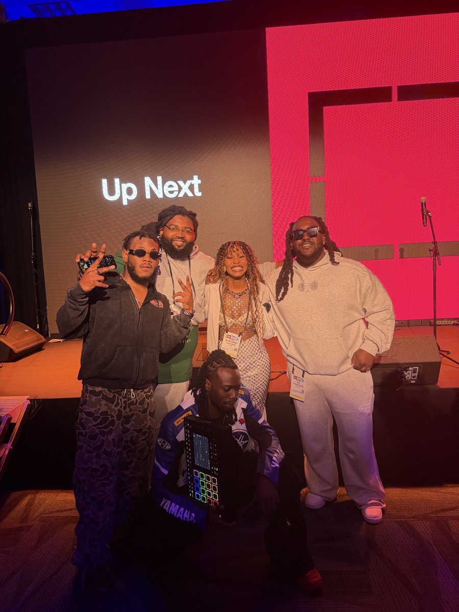 alynsano's tweet photo. An African dream, an American moment 😩🔥
Standing at NAMM Convention in Los Angeles, California mentioning Africa everywhere is such a flexxxxxxx!!!! https://t.co/MkHauZI3H3