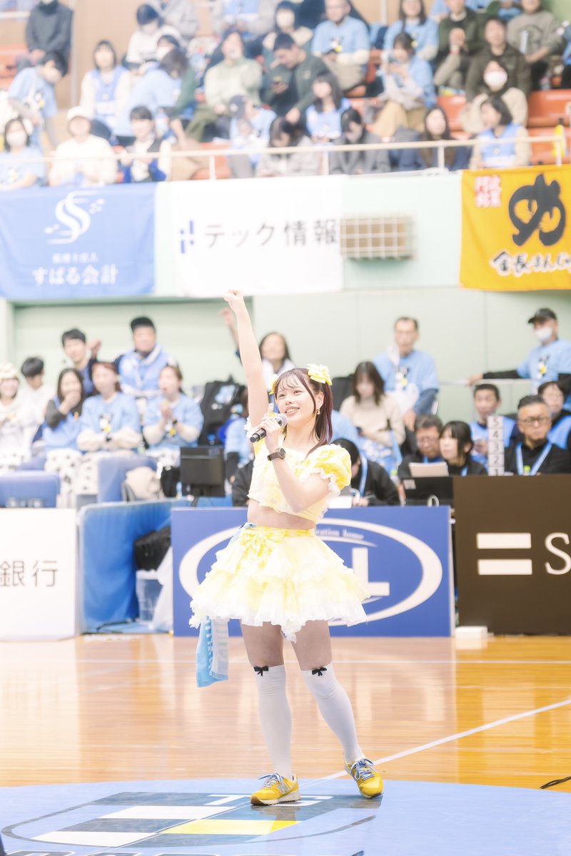 ur_23s's tweet photo. 「ハーフタイムショー」

とくぎんトモニプラザで
徳島ガンバロウズの試合の際に行われた
ハーフタイムショーです✨

オリジナル衣装で披露されて
チアガールやご当地ヒーローの
雷剣戦士イザギも参戦して
スペシャルライブになりました👏

@hapika0105 （はぴかさん）

#徳島ガンバロウズ
#はぴか https://t.co/L6Pj01U2Cm