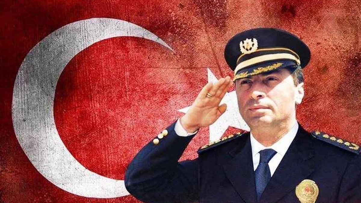 “Bize sen lazımsın…
Makam peşinde değilim; hiçbir şey yapamazsam gider, babamın ekmek fırınında çalışırım.”

Bu topraklar seni unutmadı.
Gaffar Okkan’ı rahmet, minnet ve özlemle anıyoruz.
24.01.2001 🖤
Diyarbakır 📍