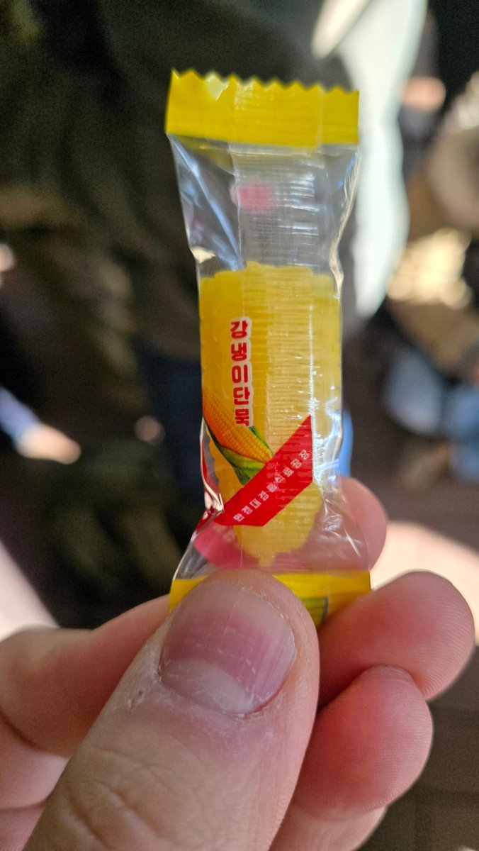 info059's tweet image. 상당히 옥수수맛이 나고 건강한 맛이 전혀 안나는 옥수수젤리