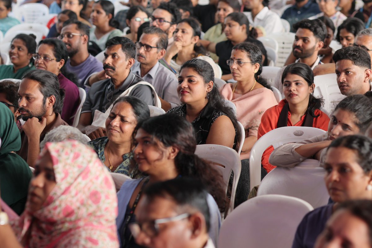 KeralaTourism's tweet image. From thoughtful conversations to rhythmic beats, every moment had its own magic. Sharing glimpses from the Kerala Literature Festival, where words met wonder.

#KeralaLiteratureFestival #KLF2026 #Kozhikode #KeralaLitDestination #ReadingVibes #Books #KeralaTourism