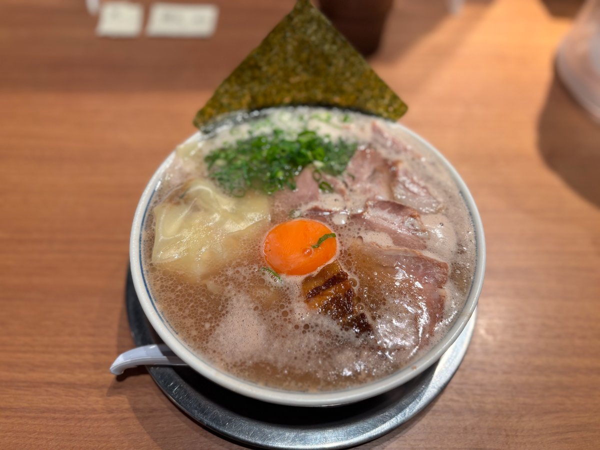 twilight_flyer's tweet photo. 再��べ納め！
極ラーメンの角煮も極チャーシュー丼もとても美味しくて満たされました
旨味たっぷりラーメンもチャーハンもまだまだ食べたい🥺

願いは都心でまた🙏

三代目博多だるま
01.24 極ラーメン＋極チャーシュー丼＋替玉
01.19 極ラーメン＋半チャーハン＋替玉 https://t.co/Rge7tz2tN4