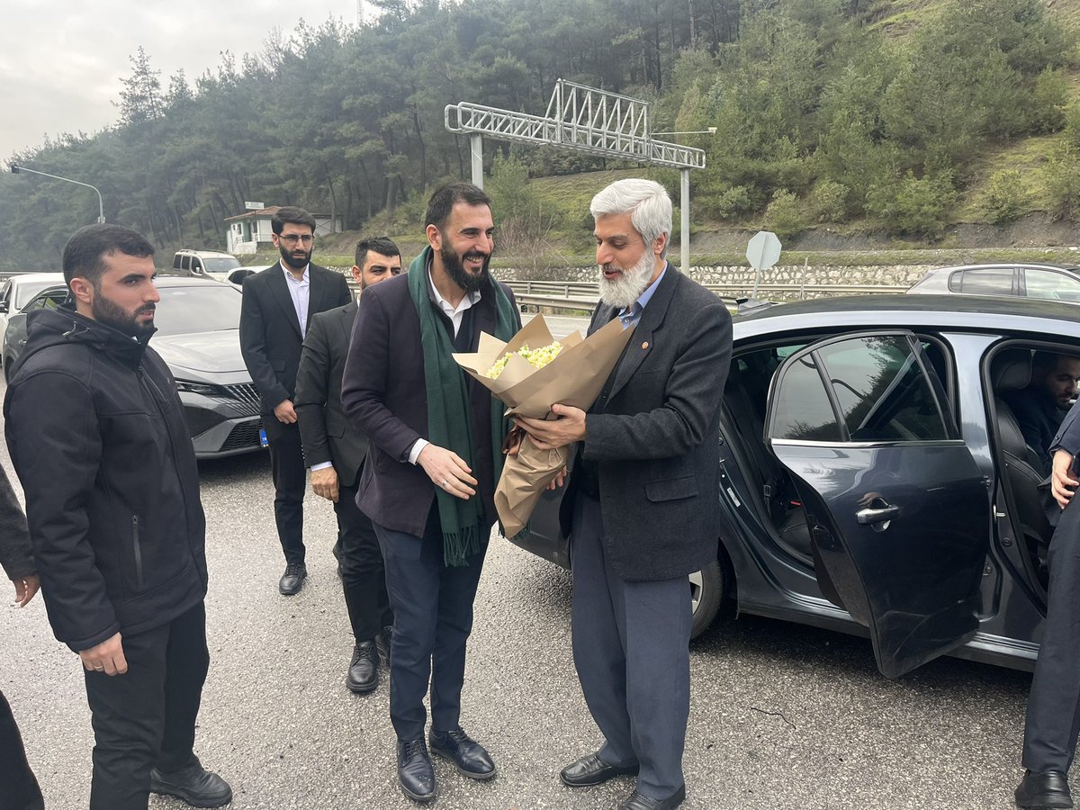 Öncü Neslin hocası, Furkan Hareketi lideri Alparslan Kuytul Hocaefendi
“Kulluk ve teslimiyet ” konulu konferansları vesilesiyle
Şehzadeler Şehri Manisa’mıza  teşrif ettiler.
Hoş geldiniz, kıymetli hocam.💐

Manisaveİzmir Konferansları 
#FurkanKonferansları