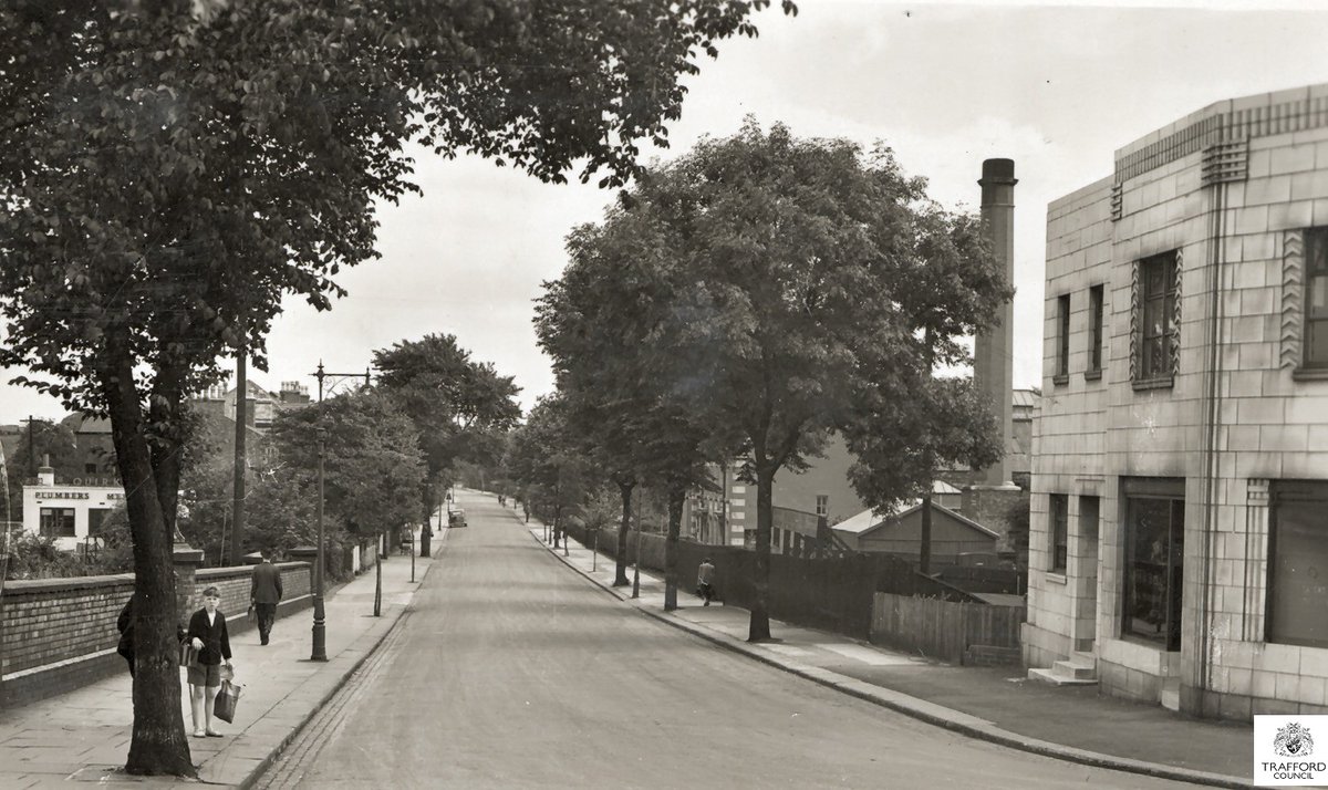 TraffordArchive's tweet image. Location quiz answers:
Broad Road, #Sale, 1957
Aerial view of Old Market Place, #Altrincham, 1930
#Stretford Library, showing Bennett Street entrance, 1955
Station Road, #Urmston, 1963
