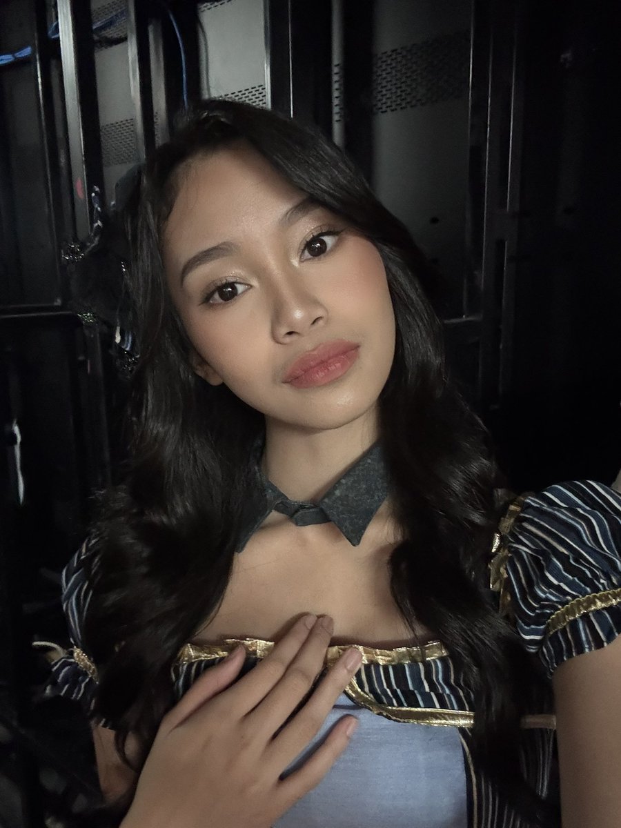 Gendis_JKT48's tweet image. terima kasih te wo tsunaginagara hari iniii🧡🧡🧡 love besar!
happy shonichi yaaa 
@JTrisha_JKT48 
@SNayla_JKT48