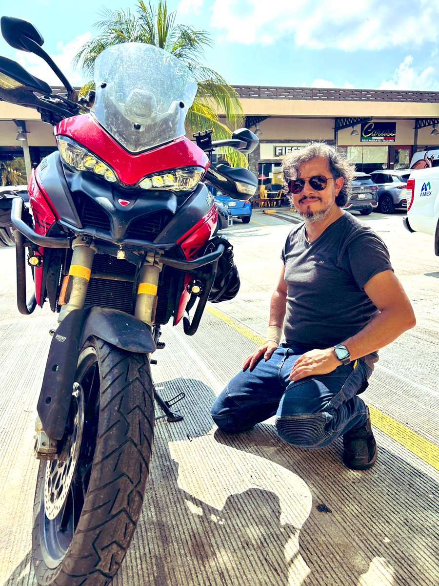 DrNelson16's tweet photo. De Ruta Con  la Reina Roja Ducati Multistrada en la perla del soconusco. https://t.co/oDIXOrtpfH
