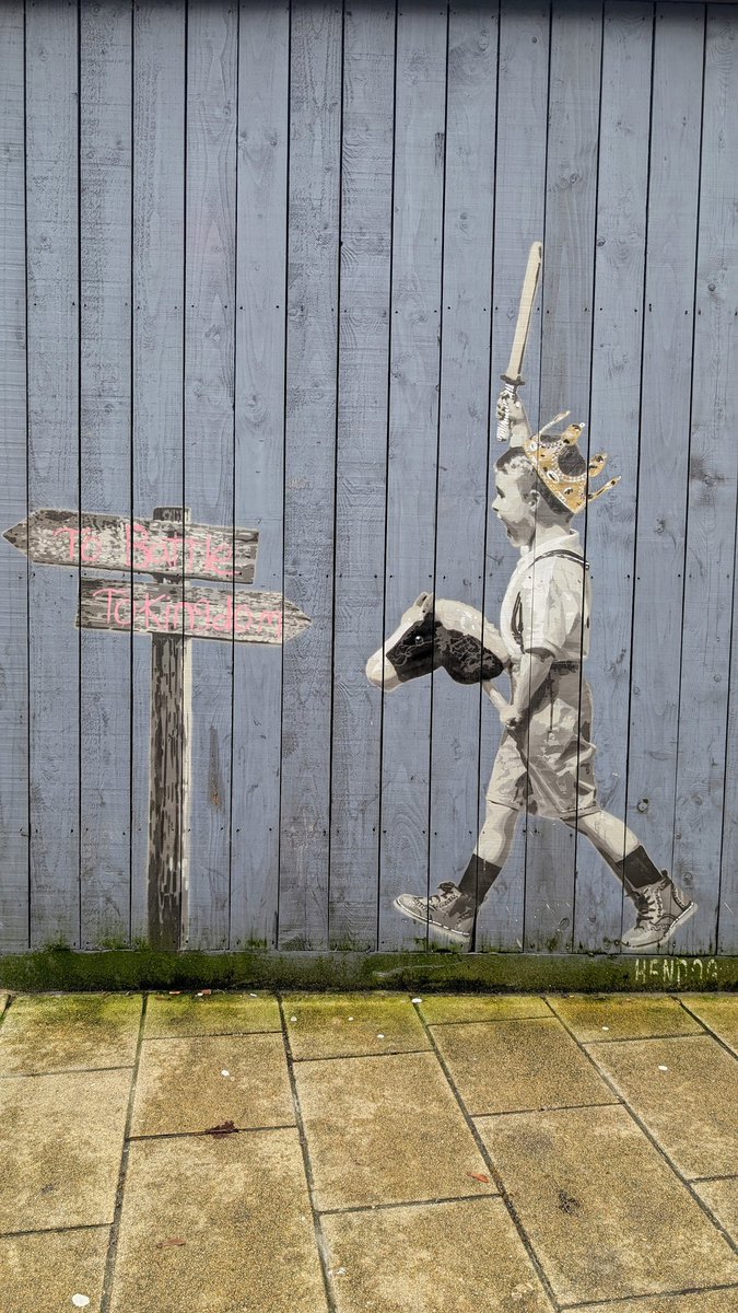 myartfoodtravel's tweet photo. Hendog’s “Mandatory Imagination Service” in Salisbury 🎨
Playful, thought-provoking street art that stops you in your tracks — a brilliant reminder to look up, think differently, and keep your imagination switched on.
#Hendog #MandatoryImaginationService #Salisbury #StreetArt #UrbanArt #PublicArt
